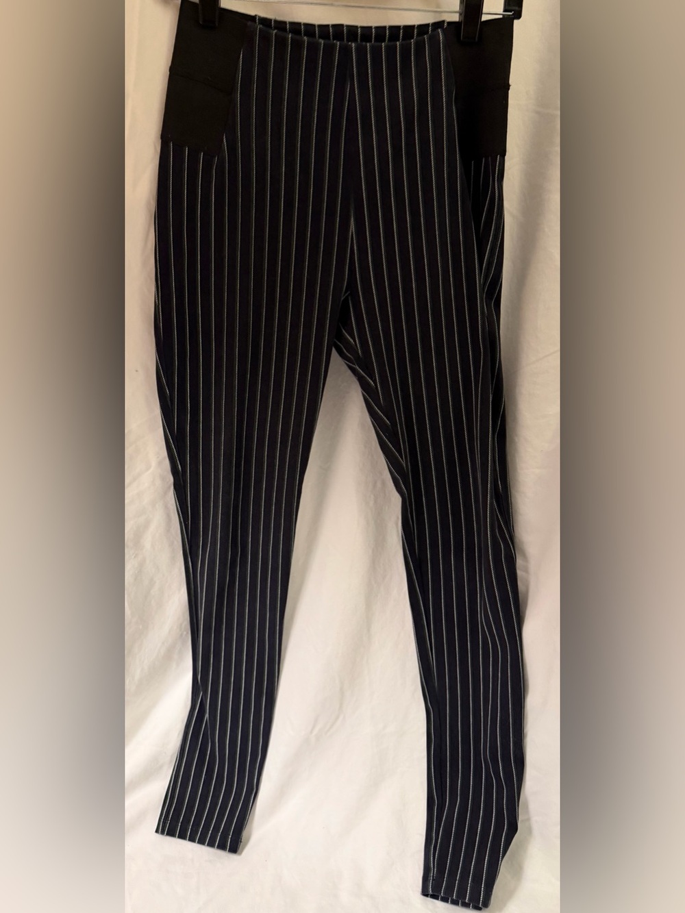 Azur skinny pants completely wearable edition size M - Picture 9 of 9